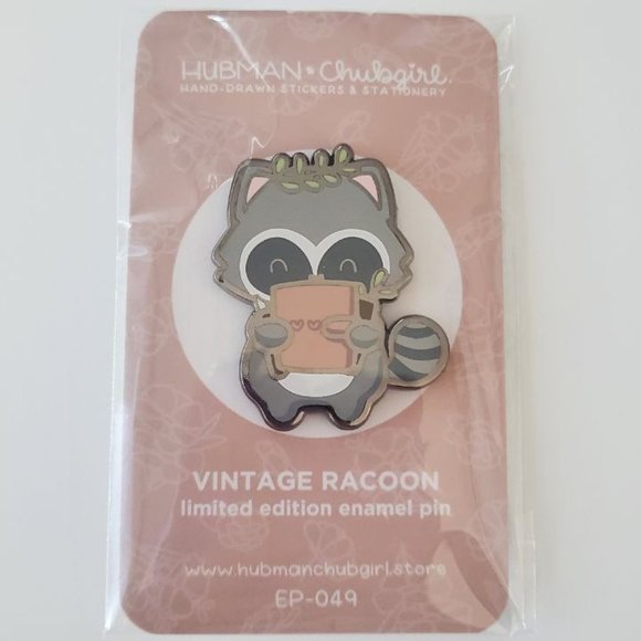 Vintage Racoon Enamel Pin - Picture 1 of 1